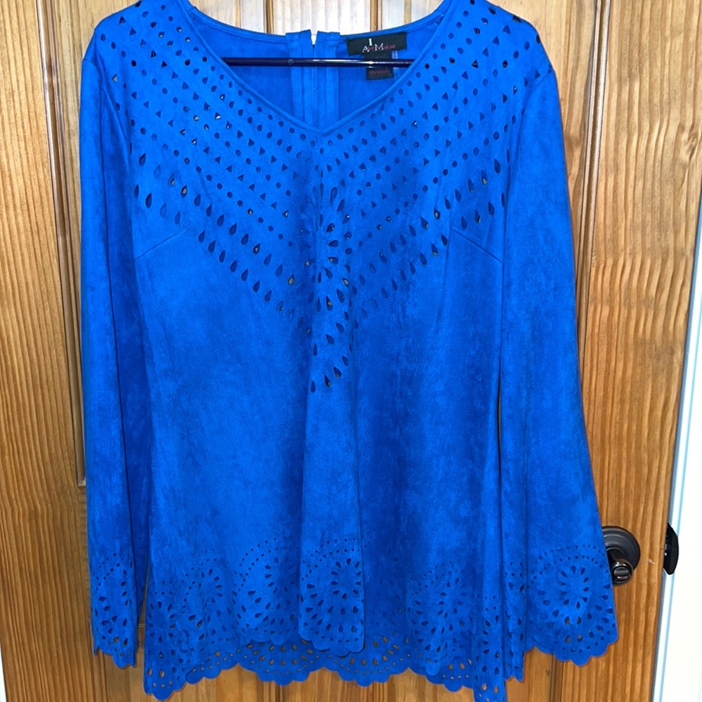 ALBERTO MAKALI FAUX SUEDE BLUE LASER CUT TOP, SIZE L